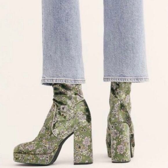 NWOB Free People Smyth Green Floral Velour Platform Block Heel Boots Size 10 - Picture 2 of 11